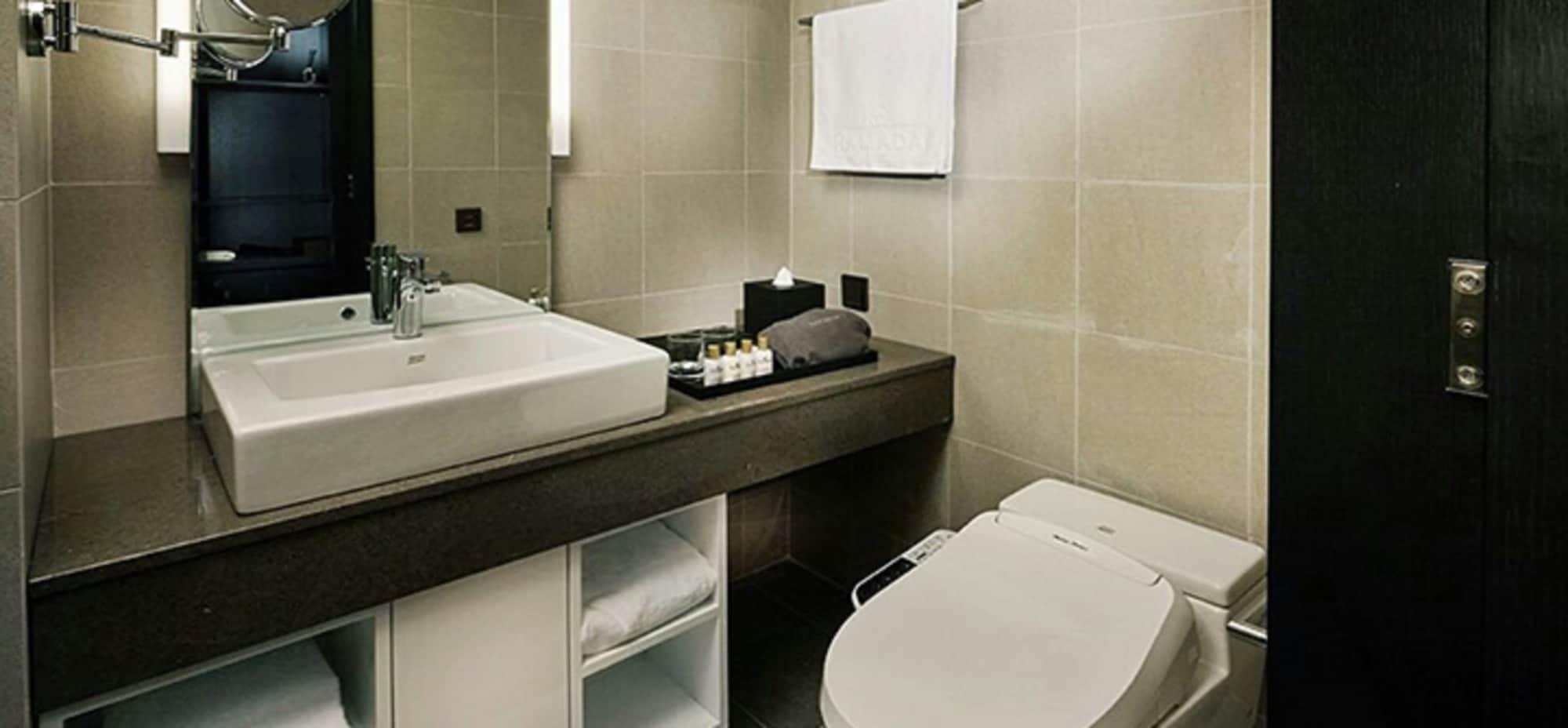 Ramada By Wyndham Gunsan Hotel Exterior photo