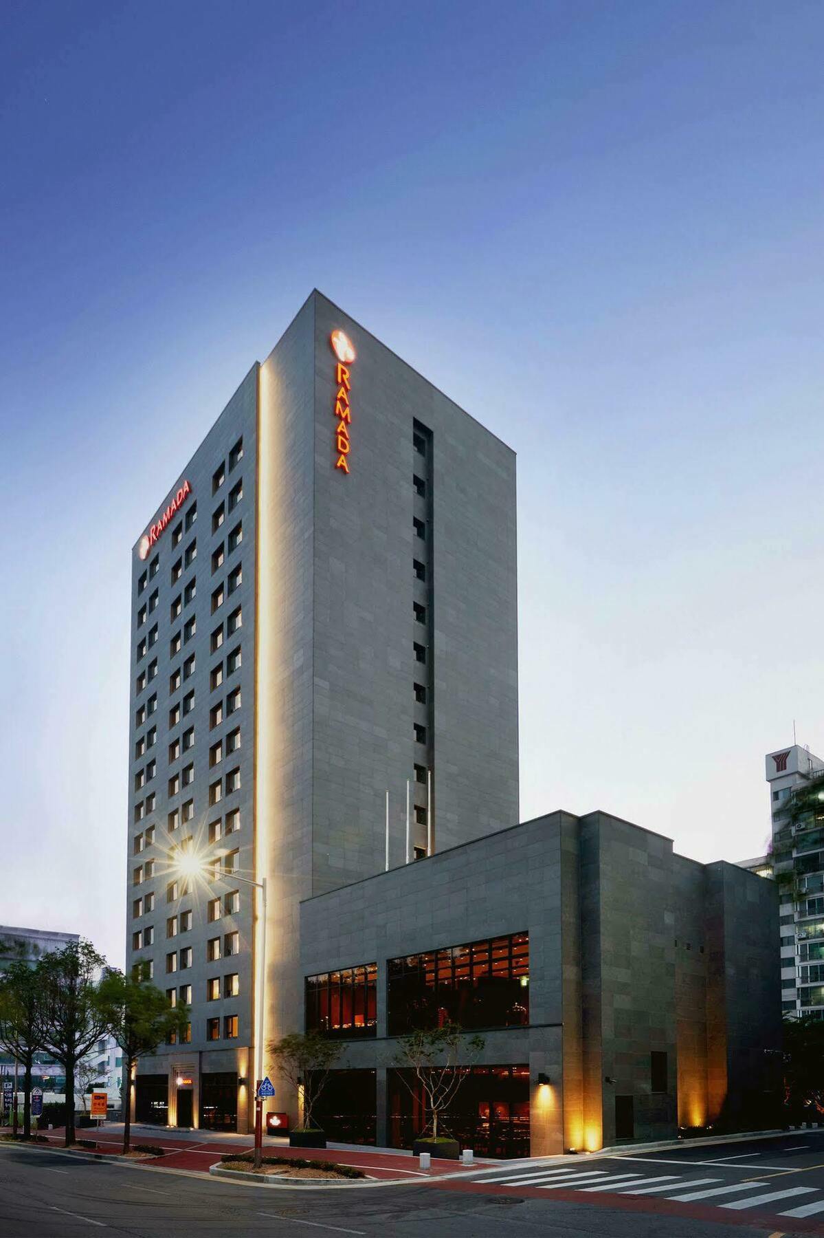 Ramada By Wyndham Gunsan Hotel Exterior photo